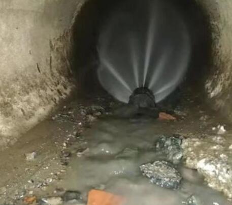 吊罗山乡市政管道清淤