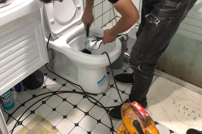 吊罗山乡疏通下水道