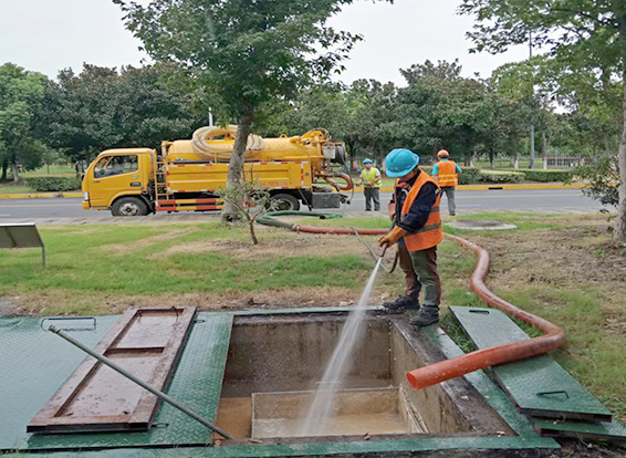 吊罗山乡化油池清理