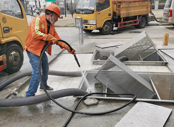 吊罗山乡隔油池清理